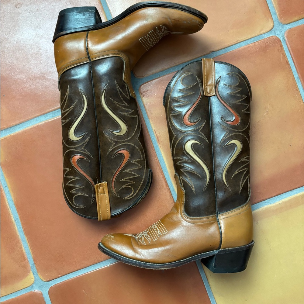 ACME Brown and Tan Heeled Boots with Decorative Stitching 70s cowboy boots